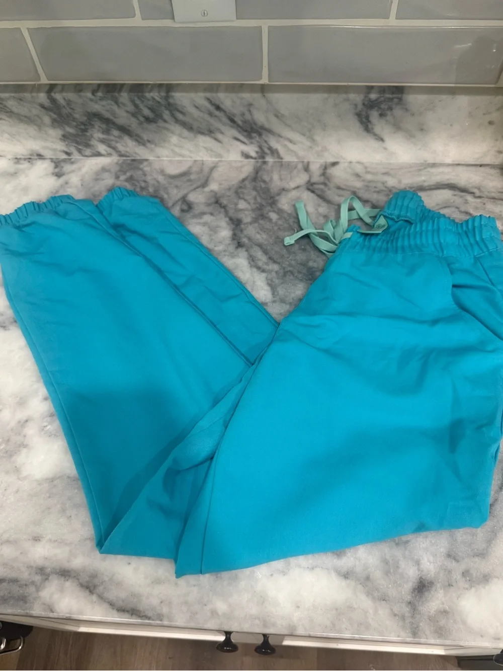 Garde- Malade Turquoise Scrub Set Pants & Top